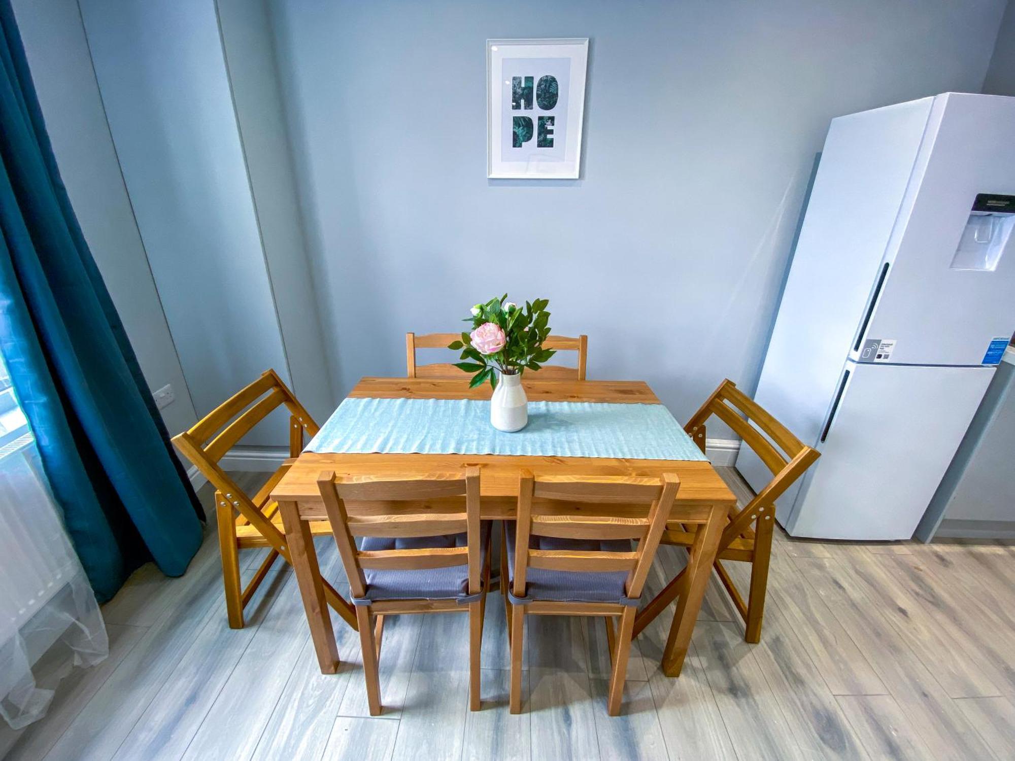 Modern 1-bedroom Flat, 5 Guest, - F2 Apartament