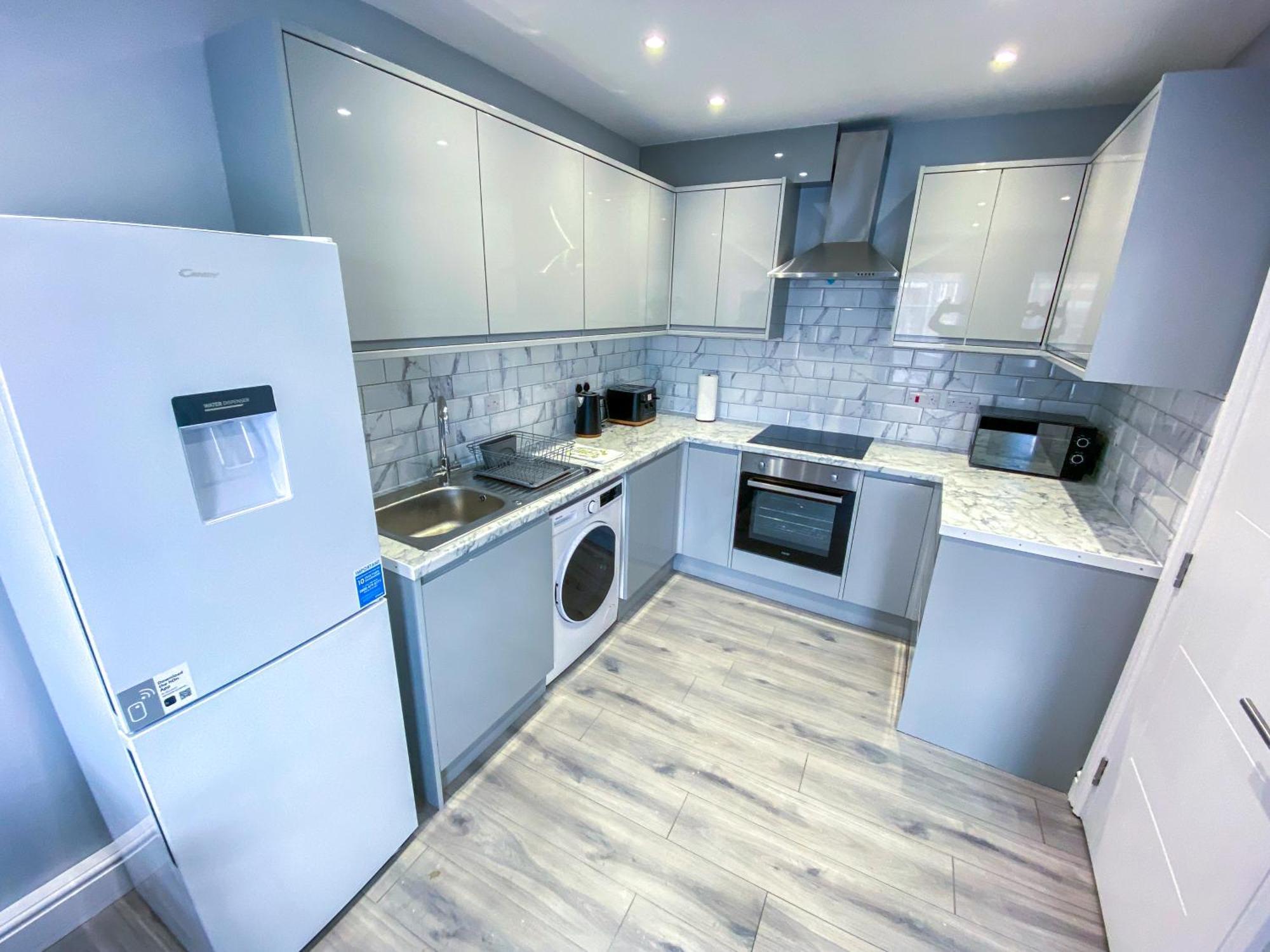 Modern 1-bedroom Flat, 5 Guest, - F2 Apartament